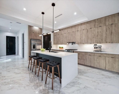 4710 Sharon Street - Photo Thumbnail 3