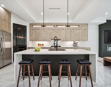 4710 Sharon Street - Photo Thumbnail 2