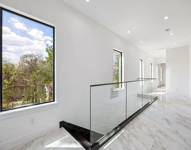 4710 Sharon Street - Photo Thumbnail 9