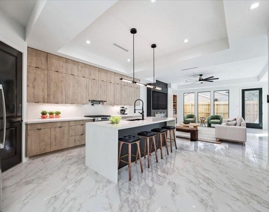 4710 Sharon Street - Photo Thumbnail 4