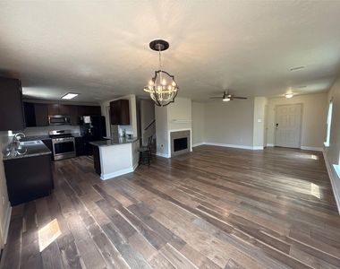 3115 Ribbon Creek Way - Photo Thumbnail 4