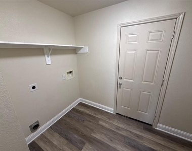 3115 Ribbon Creek Way - Photo Thumbnail 7