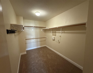 3115 Ribbon Creek Way - Photo Thumbnail 12