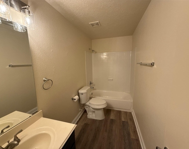 3115 Ribbon Creek Way - Photo Thumbnail 11