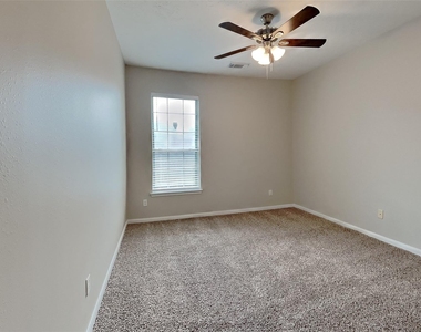 11414 Oak Lake Glen Circle - Photo Thumbnail 12