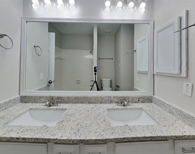 11414 Oak Lake Glen Circle - Photo Thumbnail 16