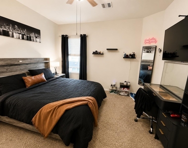 3910 Deledda Drive - Photo Thumbnail 8