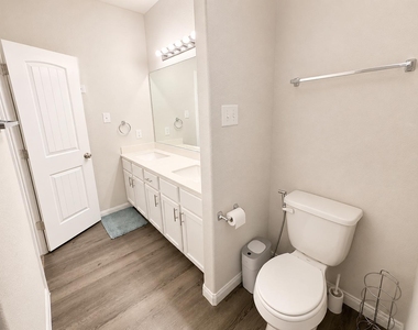 3910 Deledda Drive - Photo Thumbnail 15