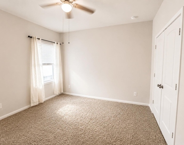3910 Deledda Drive - Photo Thumbnail 14