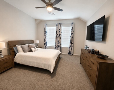 3910 Deledda Drive - Photo Thumbnail 13