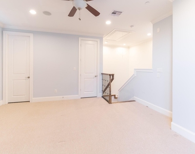 3906 Driscoll Street - Photo Thumbnail 9