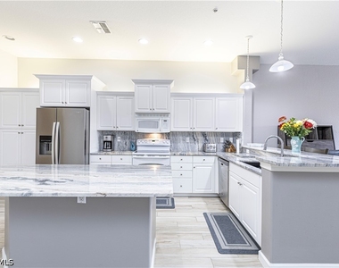 8641 Piazza Del Lago Circle - Photo Thumbnail 8