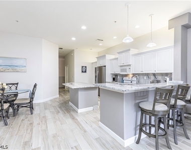8641 Piazza Del Lago Circle - Photo Thumbnail 21