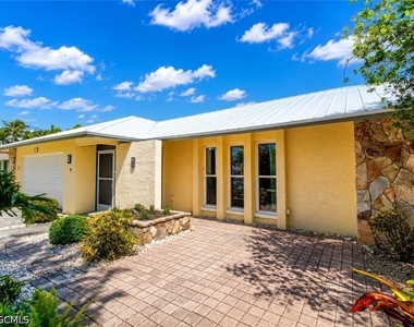1709 Se 44th Street - Photo Thumbnail 1