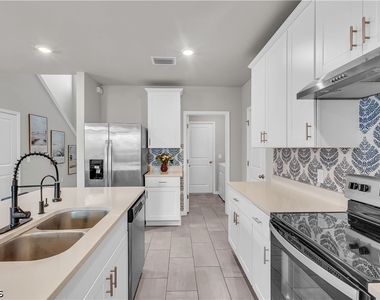 17890 Saddle Road - Photo Thumbnail 14