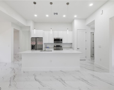 1436 Graham Circle - Photo Thumbnail 6