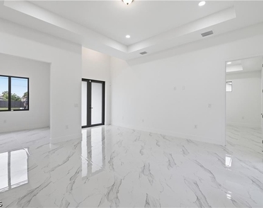 1436 Graham Circle - Photo Thumbnail 2