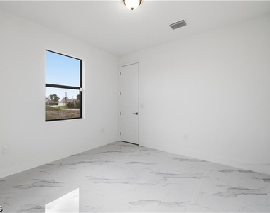 1436 Graham Circle - Photo Thumbnail 7
