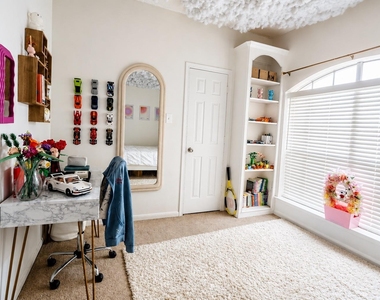 210 Windrift Court - Photo Thumbnail 35