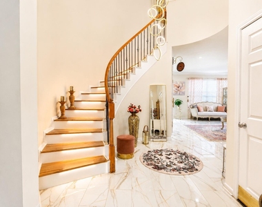 210 Windrift Court - Photo Thumbnail 4