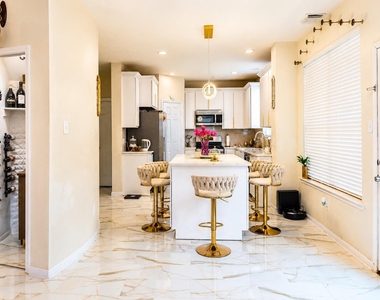 210 Windrift Court - Photo Thumbnail 11