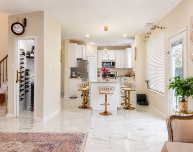 210 Windrift Court - Photo Thumbnail 15