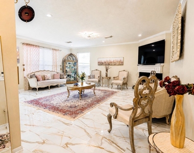 210 Windrift Court - Photo Thumbnail 5