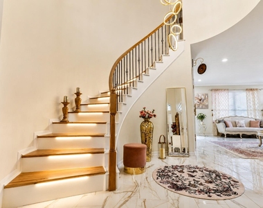 210 Windrift Court - Photo Thumbnail 20