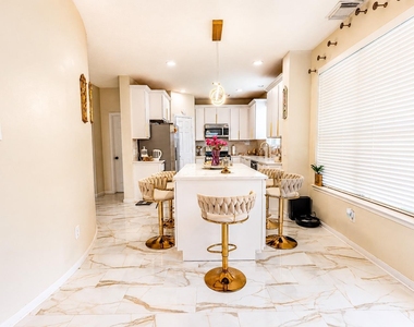 210 Windrift Court - Photo Thumbnail 16
