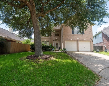 210 Windrift Court - Photo Thumbnail 3