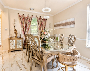 210 Windrift Court - Photo Thumbnail 17