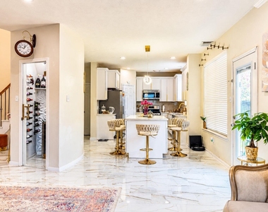 210 Windrift Court - Photo Thumbnail 12