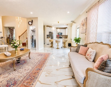 210 Windrift Court - Photo Thumbnail 7