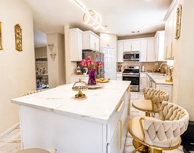 210 Windrift Court - Photo Thumbnail 14