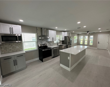 9155 Seville Road - Photo Thumbnail 5