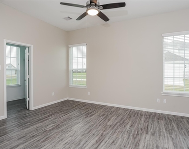 415 Lakeland Circle - Photo Thumbnail 4
