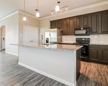 415 Lakeland Circle - Photo Thumbnail 1