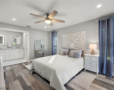 248 Bay Meadows Drive - Photo Thumbnail 12
