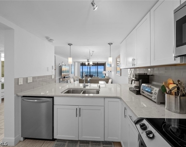 6400 Estero Boulevard - Photo Thumbnail 8
