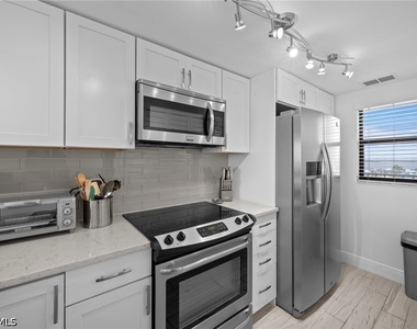 6400 Estero Boulevard - Photo Thumbnail 12