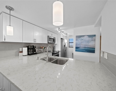 6400 Estero Boulevard - Photo Thumbnail 10