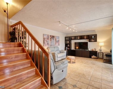 1724 Park Meadows Drive - Photo Thumbnail 6