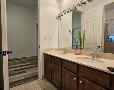 5253 Messina Street - Photo Thumbnail 14