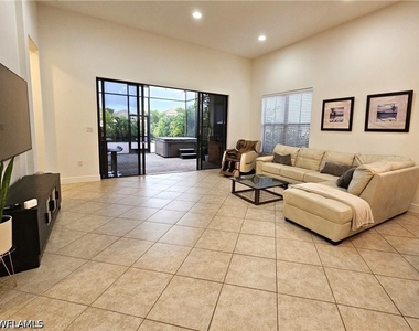 5253 Messina Street - Photo Thumbnail 3