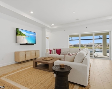 15755 Modena Street - Photo Thumbnail 7