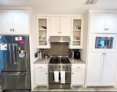 612 E 29th Street - Photo Thumbnail 4