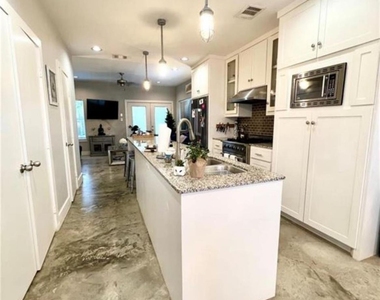 612 E 29th Street - Photo Thumbnail 3