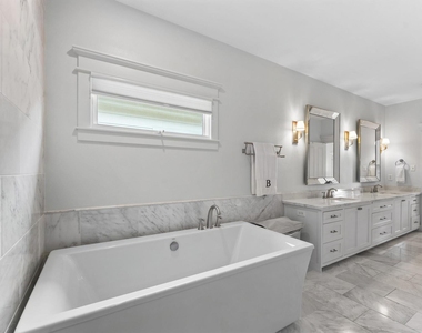 501 Columbia Street - Photo Thumbnail 15