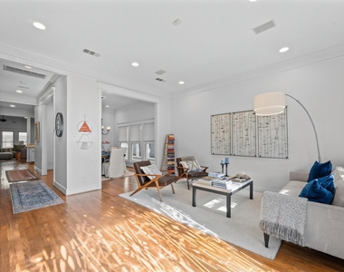 501 Columbia Street - Photo Thumbnail 8