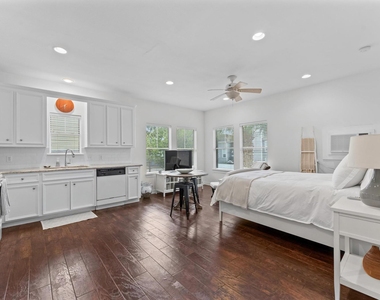 501 Columbia Street - Photo Thumbnail 26